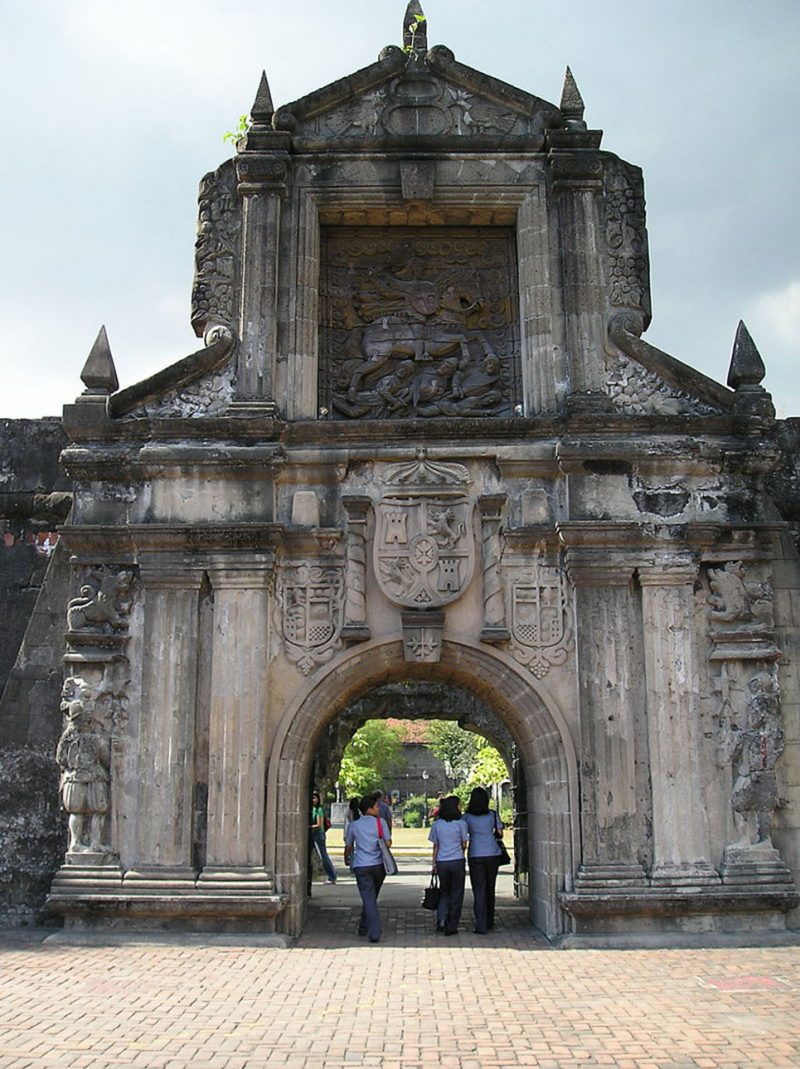 800px-Fort_Santiago_Gate